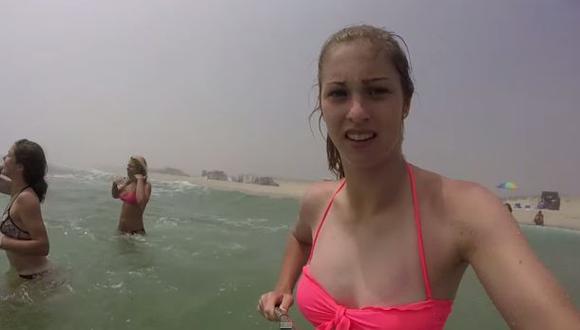 Joven bañista pudo sobrevivir gracias a ‘selfie stick’ [VIDEO]