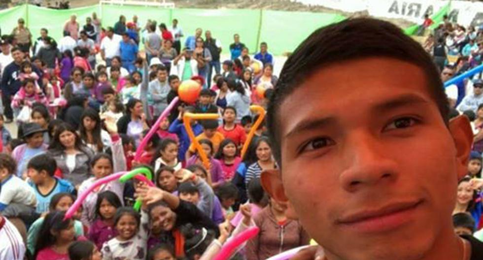 Edison Flores compartió este domingo con los niños del barrio de Collique. (Foto: Instagram)