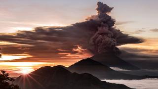Alerta roja en isla indonesia deBali por erupción del volcán Agung