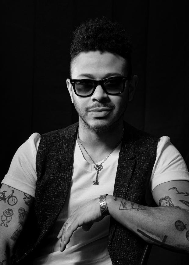 In 2014, he collaborated on "Juntos Caminando" with Vero de la Garza and "Hipocrisía" with Anna Carina.