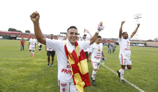 Celebración de Atlético Grau y Deportivo Llacuabamba por el ascenso a primera. (Fotos: Violeta Ayasta / GEC)