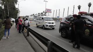 Surco: asesinan a balazos a extranjero dentro de una minivan y delante de sus familiares