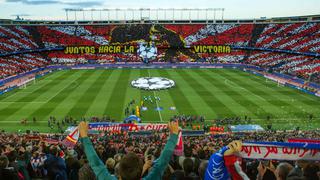 Espectacular mosaico de hinchas para el Atlético de Madrid