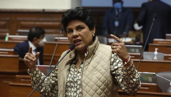 El último lunes se difundió una nueva grabación en la que la titular del Parlamento asegura que la Fuerzas Armadas están de su lado en caso se quiera cerrar el Legislativo. (Foto: Congreso)