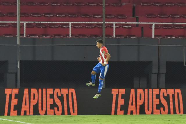 Ángel Romero convirtió el 1-1 frente a la selección peruana
