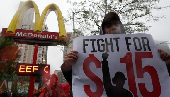 EE.UU: Trabajadores de 'fast food' protestan por más sueldo