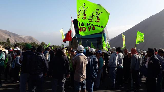 Tía María: manifestantes bloquean nuevamente Panamericana Sur. (Foto: Zenaida Condori)