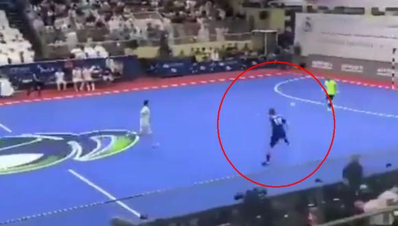 Francesco Totti sigue haciendo noticia en el mundo del balompié, en esta ocasión se lució con un golazo en fútbol sala, el cual ya es viral en YouTube (Foto: captura de pantalla)