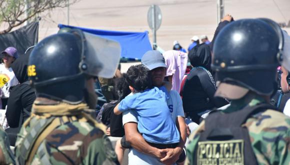 Situación de migrantes extranjeros indocumentados en la frontera sur del Perú, que limita con Chile, preocupa a las autoridades peruanas | Foto: Jhon Surco (para El Comercio)