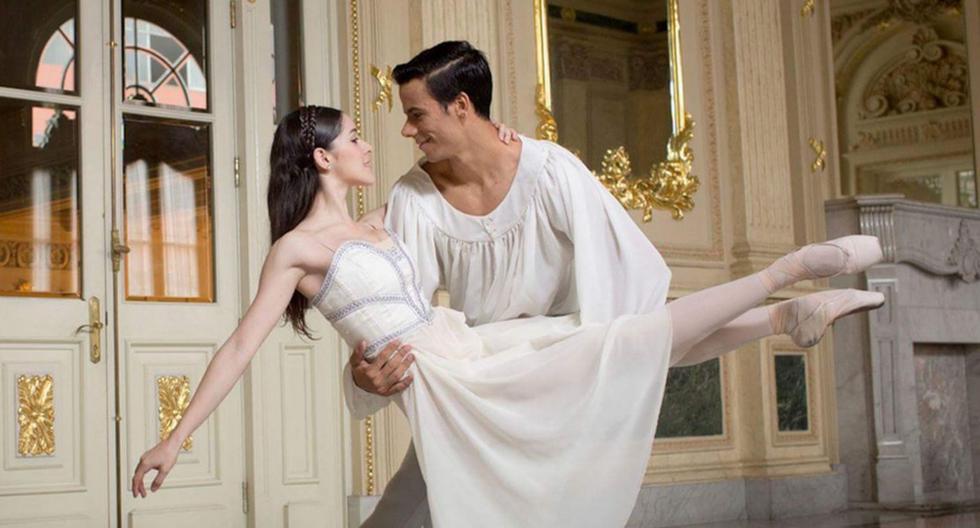 Sobre el escenario del Teatro Municipal se interpreta una de las historias más románticas del ballet, “Giselle”; pero detrás de las bambalinas, sus protagonistas descubren el amor verdadero en la vida real.
(Foto: Luciana Cárdenas)
