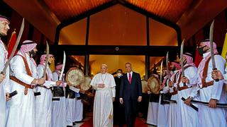 El papa Francisco llega a Irak y comienza el más difícil y deseado viaje de su pontificado
