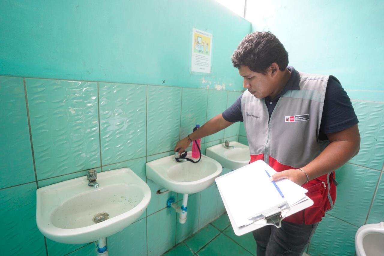 Pronied visita colegios para corroborar si cuentan con el área y tipo de suelo adecuado para la instalación de los módulos de servicios higiénicos.