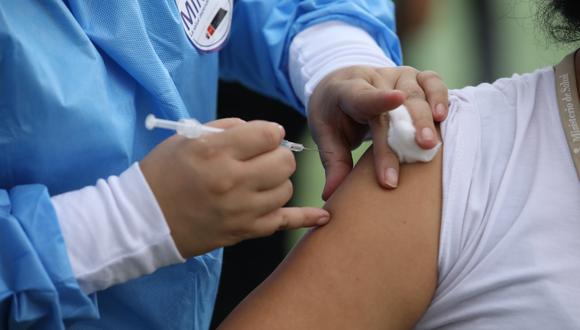 El Ministerio de Salud continúa con el proceso de vacunación de los adultos mayores en Lima, Callao y provincias | Foto: El Comercio / Britanie Arroyo