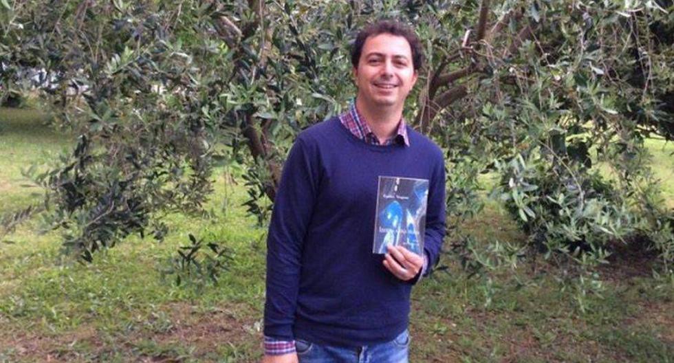 El escritor italiano presenta su libro de poemas. (Foto: Facebook)