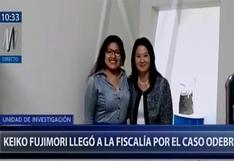 Keiko Fujimori se tomó fotografías con trabajadores de la Fiscalía