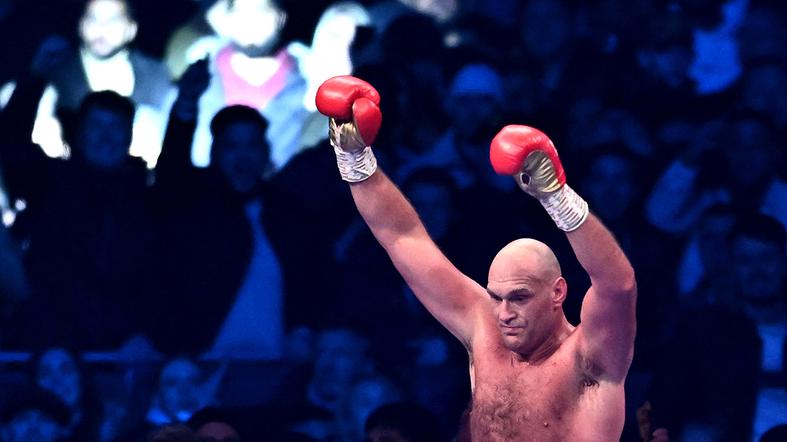 Tyson Fury vence a Derek Chisora y mantiene el título mundial de peso pesado WBC 