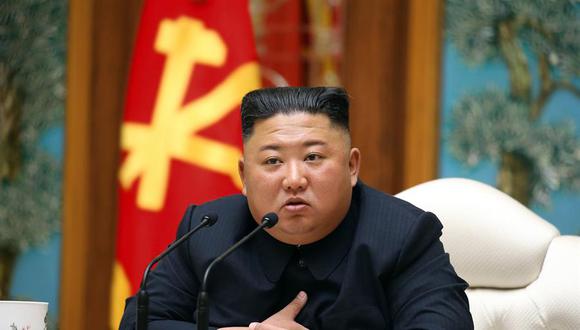 Las primeras informaciones, brindadas por un diario surcoreano y la cadena CNN, cita a una sola fuente que asegura que el líder norcoreano "se sometió recientemente a un operación cardíaca" y que especula que la cirugía se debería al "tabaquismo, la obesidad y el sobreesfuerzo".(EFE)