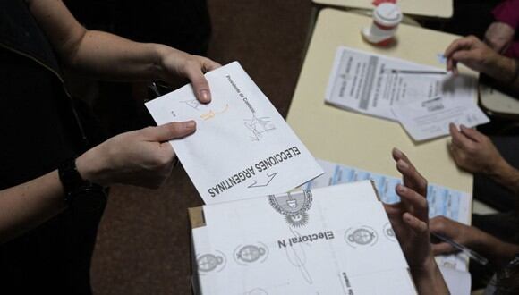En las PASO se elige qué agrupaciones políticas podrán participar en las elecciones generales del 14 de noviembre (Foto referencial: Juan Mabromata / AFP)