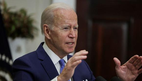 El presidente de Estados Unidos, Joe Biden, anuncia ayuda militar adicional para Ucrania, así como nuevas sanciones contra Rusia, durante un discurso en la Sala Roosevelt de la Casa Blanca en Washington.