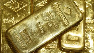 Debilidad global del dólar empuja precios del oro al alza en la apertura