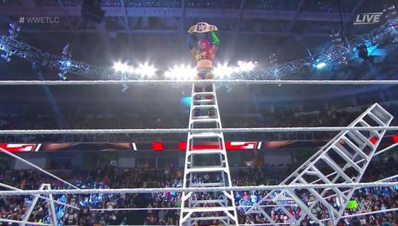 Asuka venció en el evento principal de WWE TLC y se convirtió en la nueva campeona de Smack Down Live | Foto: WWE