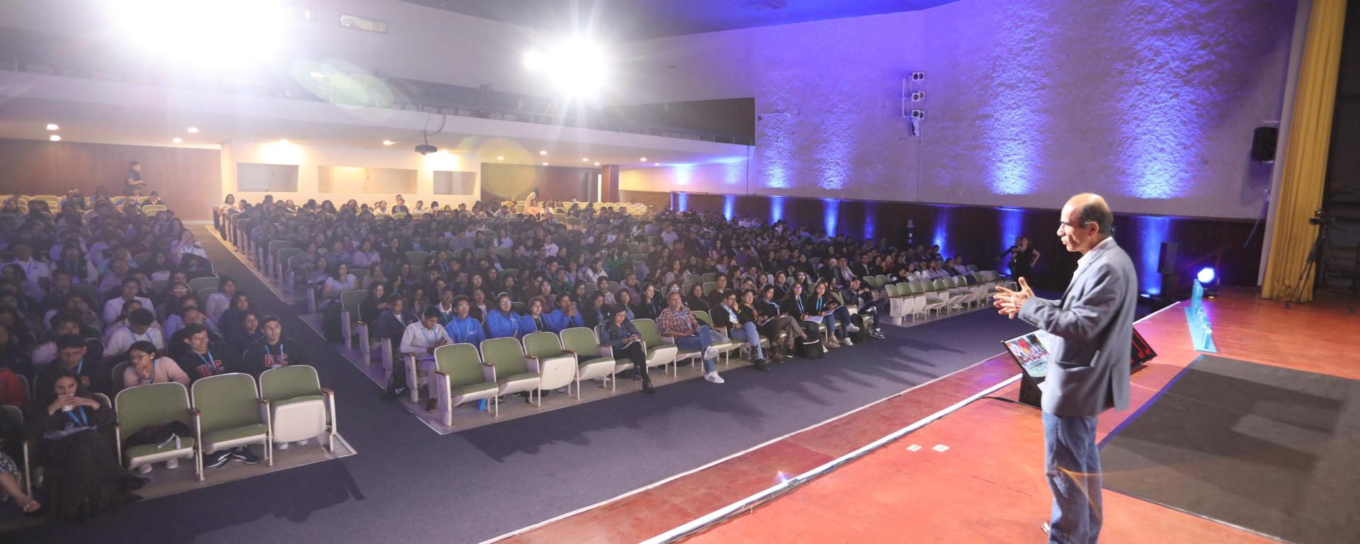 El CADE Universitario 2023 se expande a 5 regiones del país: 500 estudiantes de Huancayo serán los primeros en vivir esta experiencia