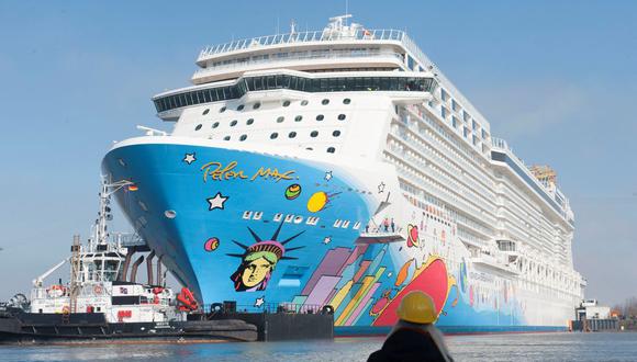 El crucero "Norwegian Breakaway" sale del astillero Meyer-Werft en Papenburg, noroeste de Alemania, el 13 de marzo de 2013. (AFP PHOTO / CARMEN JASPERSEN).