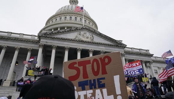 Partidarios del presidente de los Estados Unidos, Donald Trump, se reúnen frente al Capitolio de los Estados Unidos el 6 de enero de 2021 en Washington, DC. (Foto de ALEX EDELMAN / AFP)