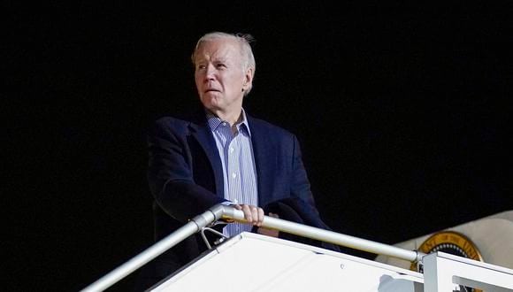 El presidente de los Estados Unidos, Joe Biden, aborda el Air Force One en el aeropuerto Rzeszow-Jasionka en Jasionka, Polonia, el 20 de febrero de 2023. (Foto de Evan Vucci / POOL / AFP)
