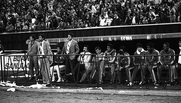 Imagen del encuentro entre Argentina y Perú disputado en el Estadio Monumental de Buenos Aires el 30 de junio de 1985. (Foto: Eduardo Ramírez / El Comercio)