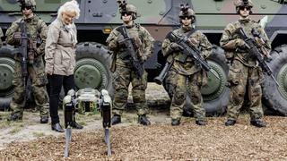 La ministra alemana de Defensa que renunció por las polémicas ligadas a la guerra en Ucrania