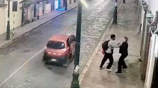 Cusco: turista sueca persigue y retiene a delincuente extranjero que le había arrebatado su celular | VIDEO
