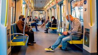 España: pasajero se queda dormido en el metro y al despertar se encuentra solo y en el lugar menos pensado