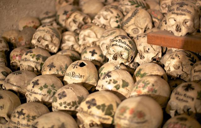 La Casa de lo Huesos: Mira esta capilla llena de cráneos - 1