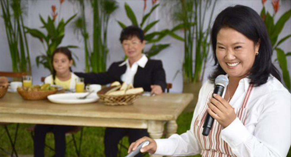Keiko Fujimori compartió el desayuno electoral con sus hijas y madre. (Foto: Twitter @KeikoFujimori)