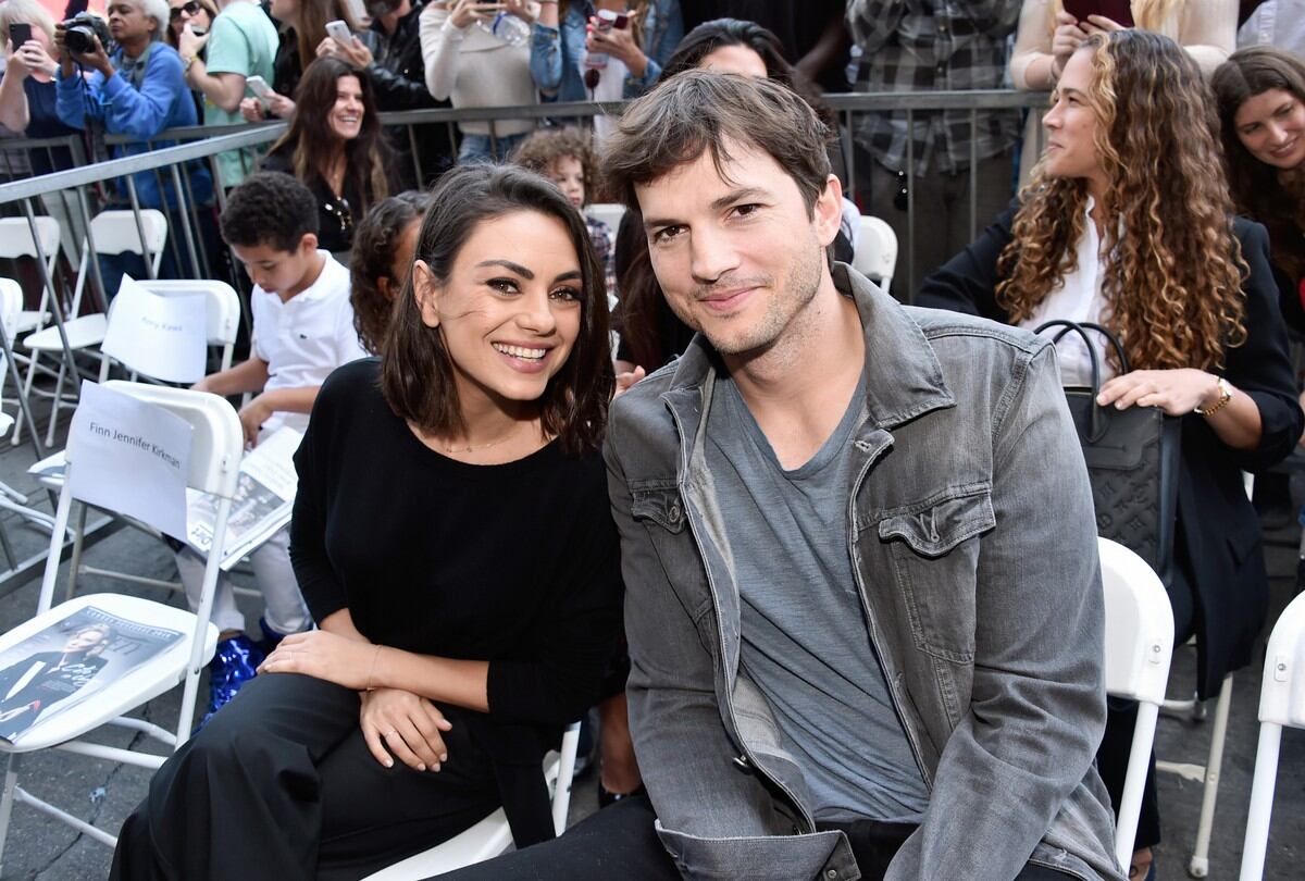 Ashton Kutcher y Mila Kunis revelaron el truco para distraer a sus hijos en esta cuarentena. (AFP).