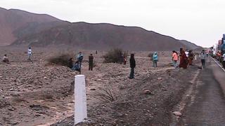 Viajeros caminaron por pampas de Nasca debido a un bloqueo