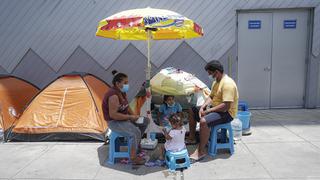 Municipalidad de Breña niega intento de desalojo de familias que acampan en las afueras del Hospital del Niño