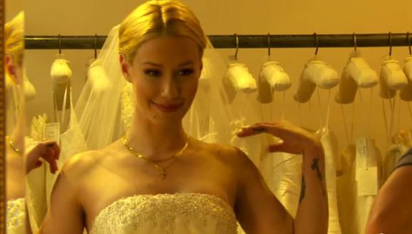 YouTube: Iggy Azalea fue en busca del vestido de novia perfecto