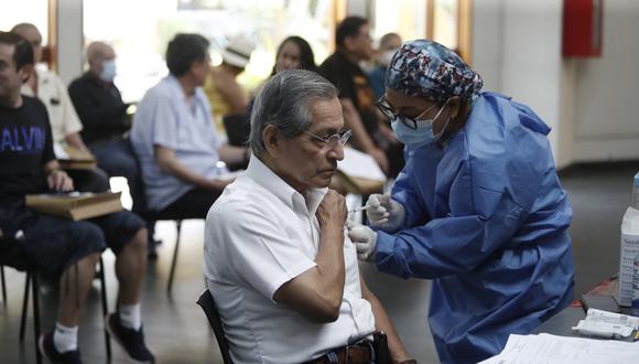 Es necesario completar el esquema de vacunación para prevenir el COVID-19. (Foto: GEC)