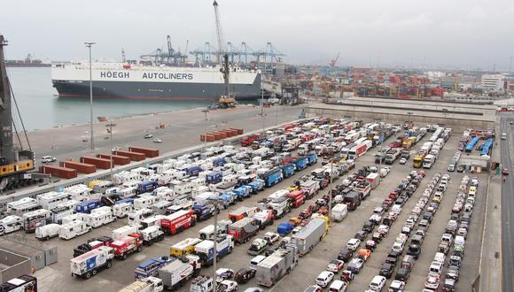 La embarcación que partió desde Le Havre a inicios de mes llegó al puerto del Callao con 540 vehículos para el Dakar. (Foto: APM Terminals Callao)