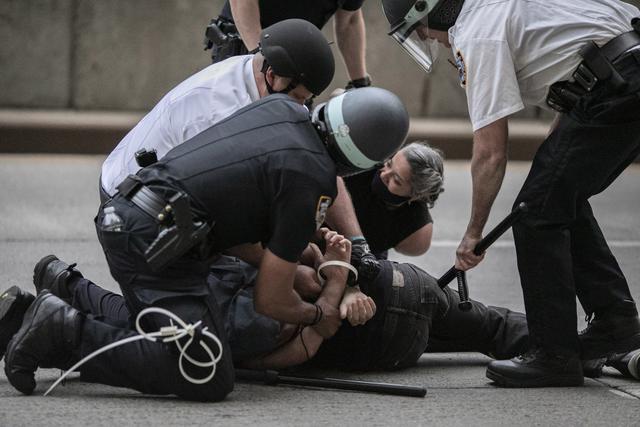 Estados Unidos detiene a 9.300 personas durante las protestas por el asesinato de George Floyd. Foto: AP Photo/Wong Maye-E