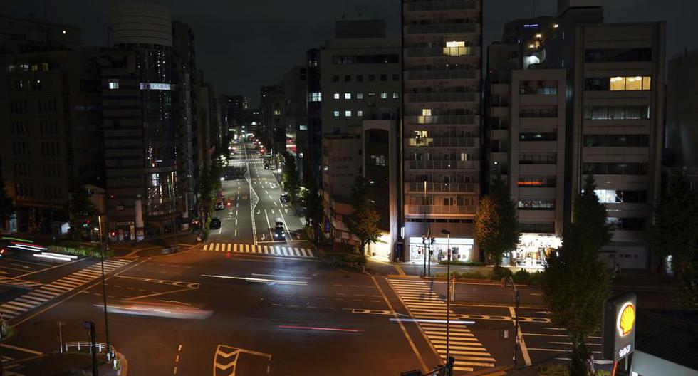 Una calle luego de un terremoto de magnitud 6,1 en el área de Tokio, Japón, el 7 de octubre de 2021. (AP Foto/Eugene Hoshiko).