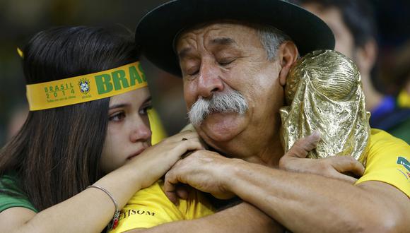 La foto emblemática del hincha brasileño que sufrió más en el Mineirao. (Foto: Reuters).