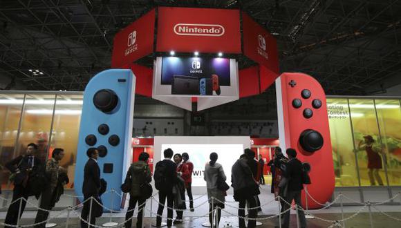 La compañía japonesa espera vender 10 millones de Nintendo Switch, pero la demanda podría llevar a incrementar esa cifra si la producción se mantiene al ritmo de esta. (Foto: Nintendo AP)