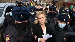 Rusia: detienen a médicos y a periodista de CNN frente a prisión donde está el líder opositor Alexei Navalny