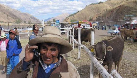 Población rural incrementó en 6% su acceso a telefonía móvil