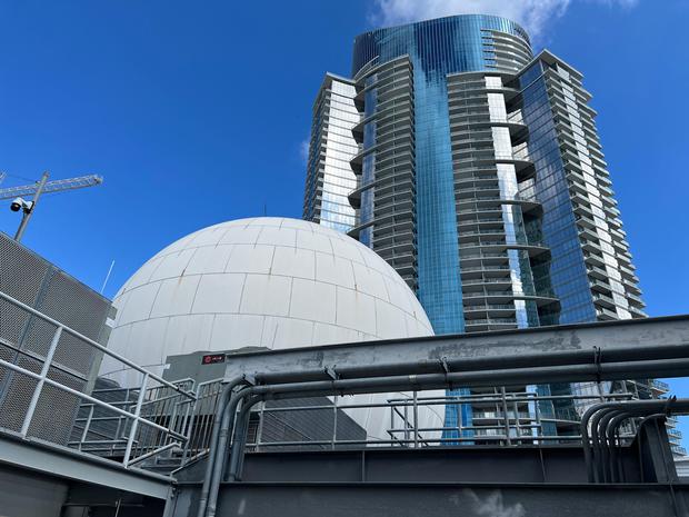 Las vistosas esferas del NAP de las Américas son un ícono del centro de Miami.