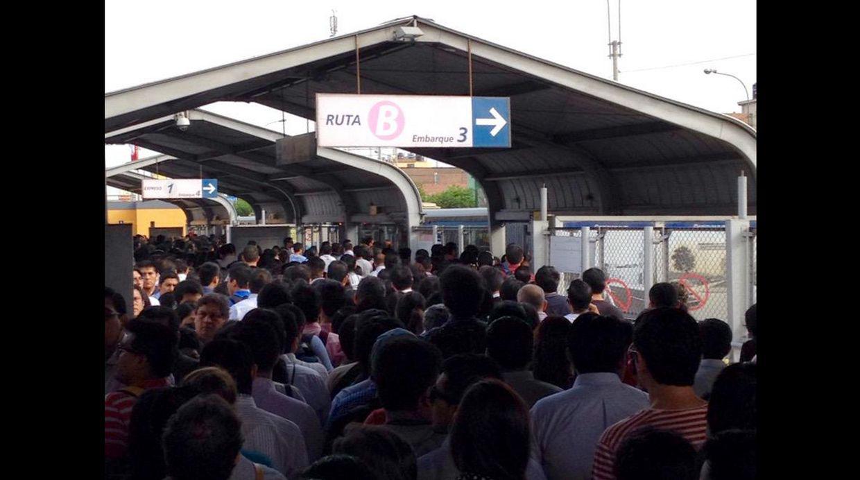 Metropolitano: usuarios tardaron hasta una hora en tomar buses - 5