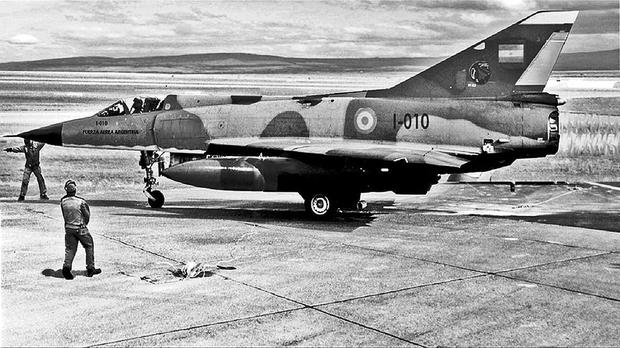 Uno de los aviones Mirage enviados por el Perú a Argentina durante la Guerra de las Malvinas.